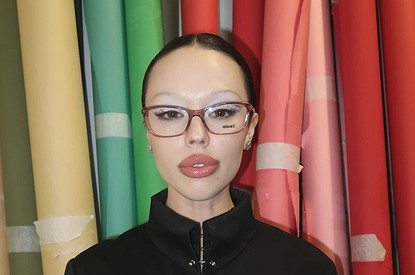 Инстасамка опубликовала фото в ультракоротких шортах