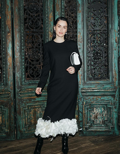 48-летняя Тина Канделаки поделилась с поклонниками фото в одном полотенце