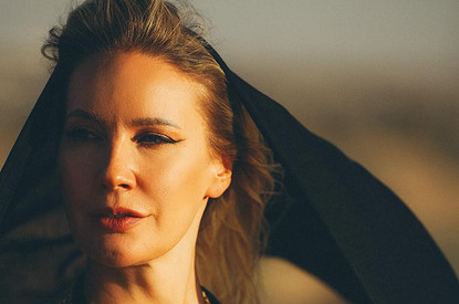 Телеведущая Елена Летучая в горах показала фигуру в бикини