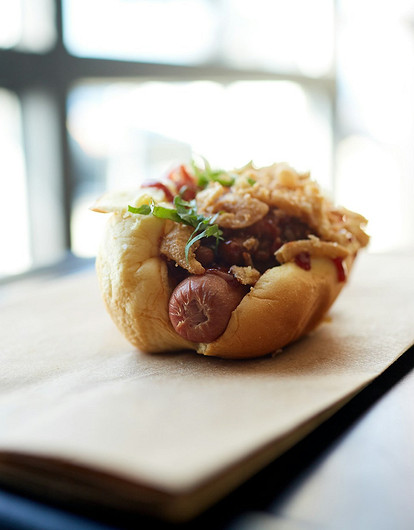 В США мужчина выиграл один миллион долларов благодаря хот-догу