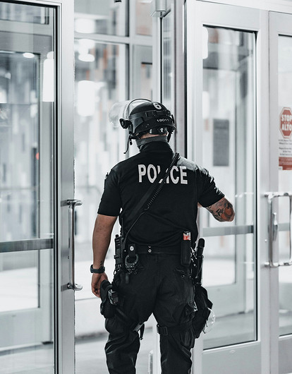 Супруги в США оказались в тюрьме после попытки продать новорожденных близнецов за 460 тысяч рублей