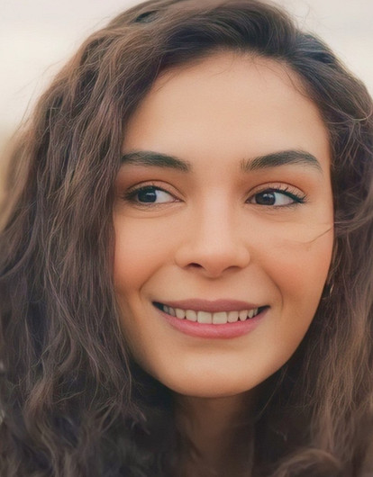 Эбру Шахин: биография, личная жизнь и 8 фактов о звезде сериала «Ветреный»