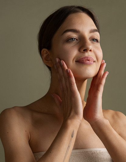 Как вернуть четкий овал лица и молодую шею — советует косметолог