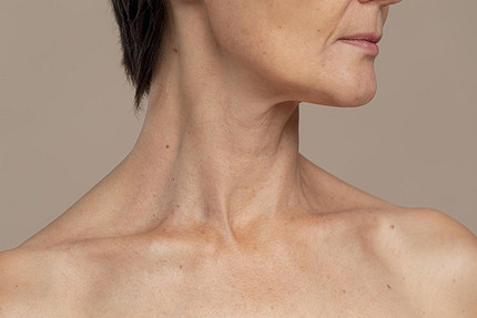 Как вернуть четкий овал лица и молодую шею — советует косметолог