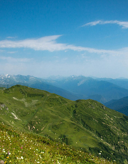 120-килограммовый россиянин упал в глубокое ущелье и чудом остался жив