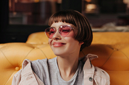 Очки с цветными линзами: подбираем идеальные по форме лица