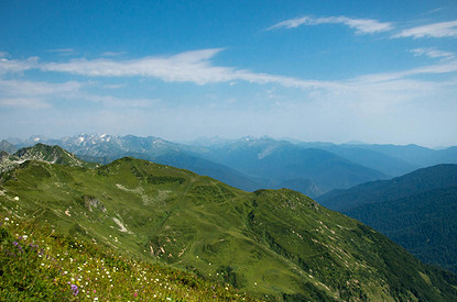 120-килограммовый россиянин упал в глубокое ущелье и чудом остался жив
