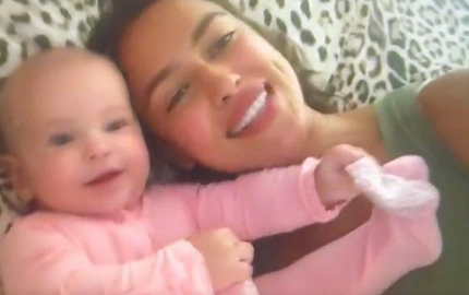 Супермодель Ирина Шейк выложила архивное видео с младенцем