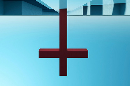 Что означает перевернутый крест: трактовка символа в православии, католицизме и искусстве