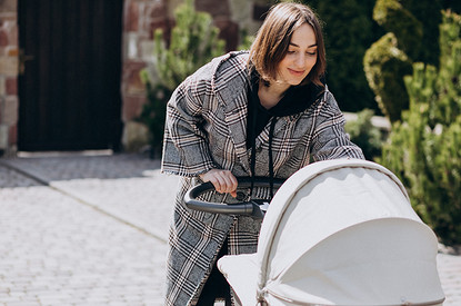 Когда можно гулять с новорожденным: 8 советов молодым родителям