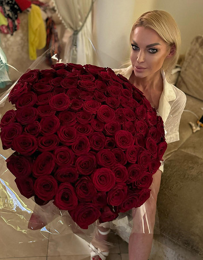 Анастасия Волочкова взяла на Мальдивы свадебное платье и пообещала поклонникам сюрприз