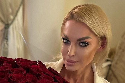 Анастасия Волочкова взяла на Мальдивы свадебное платье и пообещала поклонникам сюрприз