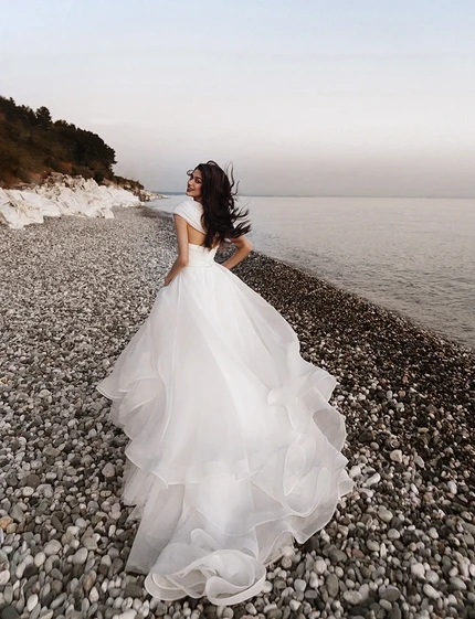 Тихая роскошь или вау-эффект: свадебные платья 2024 для стильных невест