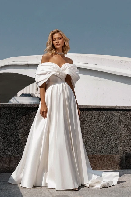 Тихая роскошь или вау-эффект: свадебные платья 2024 для стильных невест