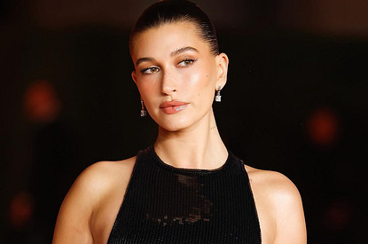 Хейли Бибер на фоне слухов о разводе показала фото мужа в постели