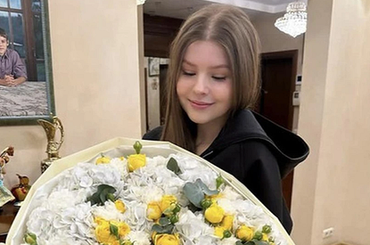Вдова Олега Табакова показала 18-летнюю дочь в откровенном платье