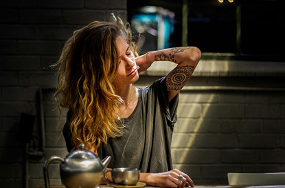 Защемление шеи: можно ли помочь себе самостоятельно и как снизить риски возникновения