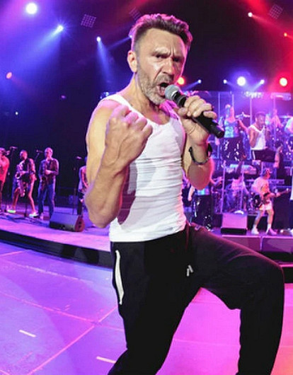 Сергей Шнуров в прямом эфире посоветовал Филиппу Киркорову замолчать и перекреститься