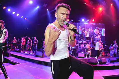 Сергей Шнуров в прямом эфире посоветовал Филиппу Киркорову замолчать и перекреститься