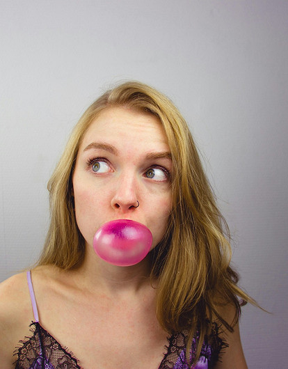 Врачи предупредили о неожиданной опасности жевательной резинки