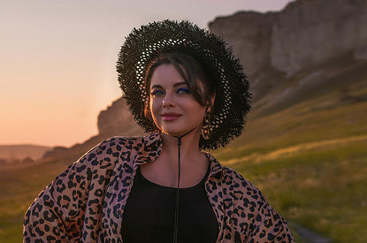 Наташа Королева показала, как Тарзан «кайфует» в санатории в шапке Шрека