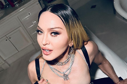 Поклонники заподозрили, что у 65-летней Мадонны появился новый бойфренд, который младше ее на 30 лет