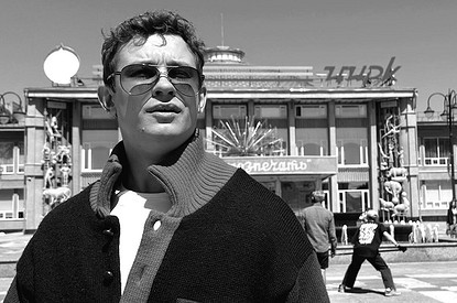 Актер Никита Кологривый получил невероятный подарок от фанатки в Саратове