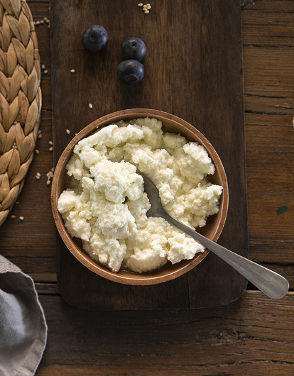 Творог: польза и вред для организма, а также когда его лучше есть