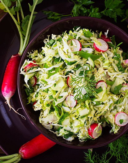 Салаты из свежих овощей с зеленью: 13 вкусных и полезных рецептов