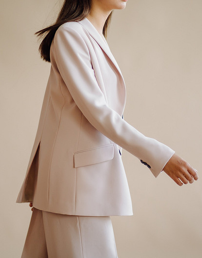 Как одеваться стильно, если предпочитаешь минимализм: 8 лайфхаков