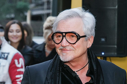 Телеведущий Дмитрий Дибров допустил возможность измены со стороны молодой жены Полины