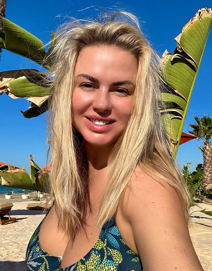 Нелепый фотошоп Анны Семенович высмеяли в Сети фразой «это как надо себя не уважать»