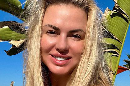 Нелепый фотошоп Анны Семенович высмеяли в Сети фразой «это как надо себя не уважать»