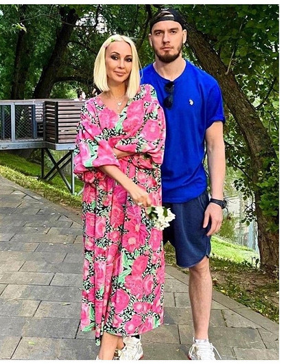 10 знаменитых женщин, которые финансово содержат своих мужей