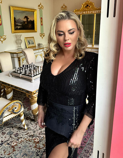 Певица Анна Семенович оказалась в центре скандала из-за обвинений в романе с женатым мужчиной