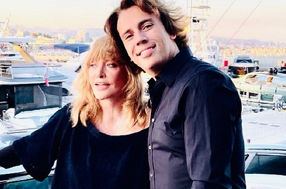 Алла Пугачева почти перестала выходить из дома на Кипре