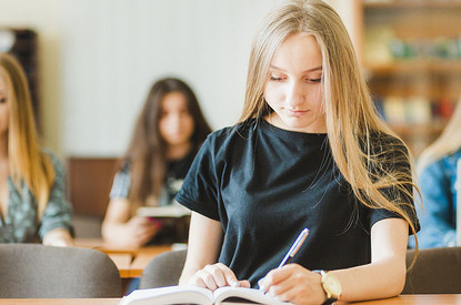 Под какую пятку класть пятак: приметы перед экзаменом