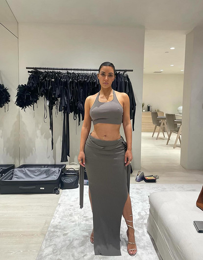 Ким Кардашьян показала фигуру в откровенном бикини