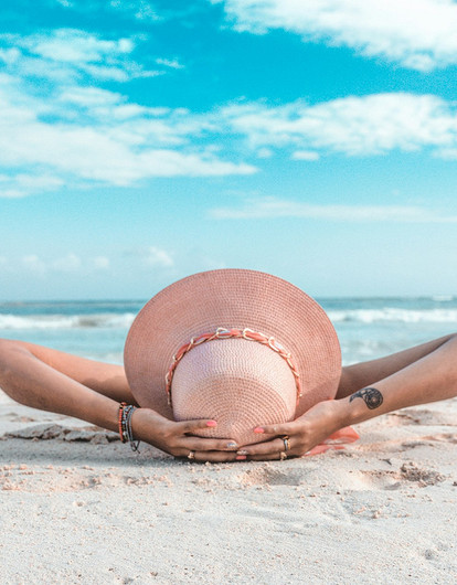 Дерматолог напомнила о важности защиты кожи от солнца летом