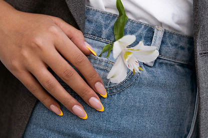 Модный маникюр на лето 2024: 15 ярких и сочных вариантов