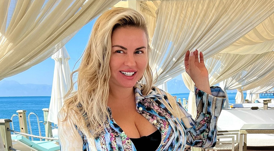 Анна Семенович удивила поклонников фигурой в купальнике после похудения