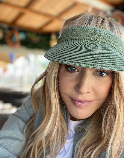 Соседи Аллы Пугачевой рассказали, кто живет в замке Примадонны