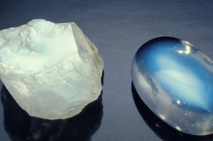 Лунный камень: кому подходит, лечебные и магические свойства