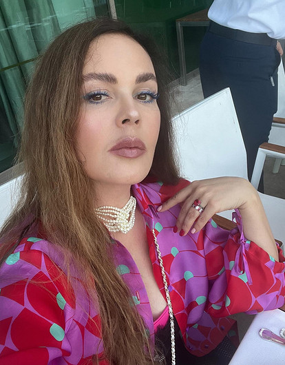 57-летняя телеведущая Екатерина Андреева показала лицо без макияжа