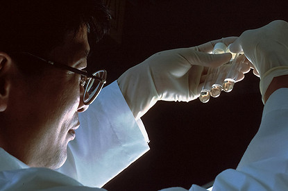 Американские ученые создали вакцину со 100% защитой от ВИЧ