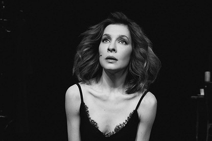 45-летняя звезда сериала «Кухня» Елена Подкаминская удивила поклонников откровенным нарядом