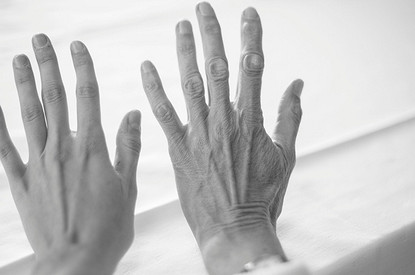 Почему появляются морщины: 6 неочевидных причин и как это отсрочить