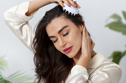 10 хитростей, которые помогут сохранить чистоту волос как можно дольше