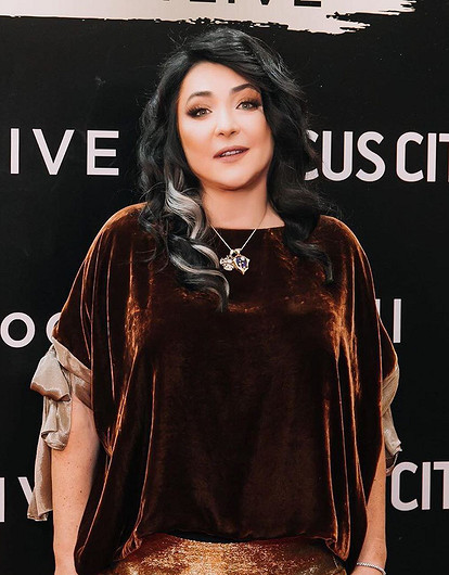 Певица Лолита объяснила решение отдать дочь на воспитание бабушке