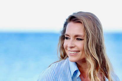 Актриса Любовь Толкалина показала фигуру в откровенном наряде